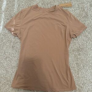 skims fits everybody shirt